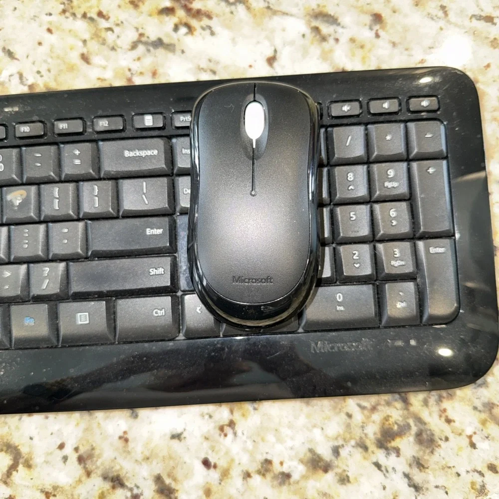 2 Genuine Dell USB W Slim Black Keyboard & Mouse 1 Microsoft Board & Mouse. 5600